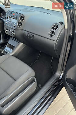 Хэтчбек Volkswagen Golf Plus 2010 в 
