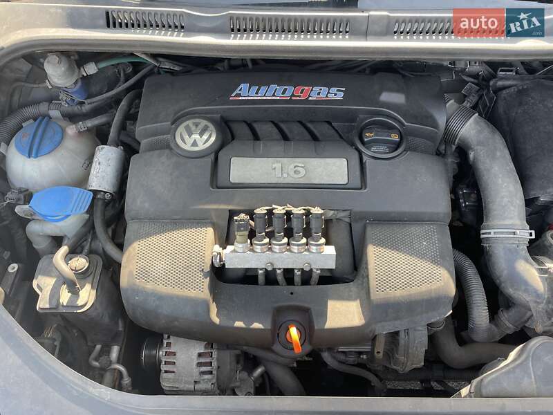 Хетчбек Volkswagen Golf Plus 2009 в Полонному