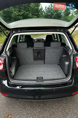 Хэтчбек Volkswagen Golf Plus 2010 в 
