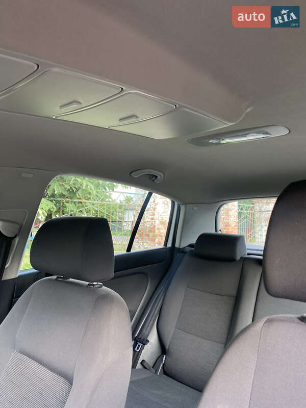 Хетчбек Volkswagen Golf Plus 2006 в Хоролі