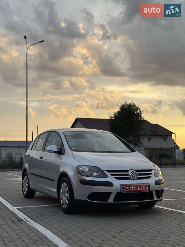 Хетчбек Volkswagen Golf Plus 2005 в Нововолинську
