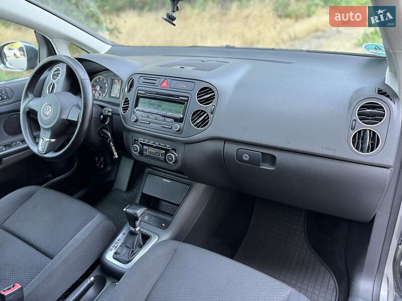 Хэтчбек Volkswagen Golf Plus 2010 в Днепре