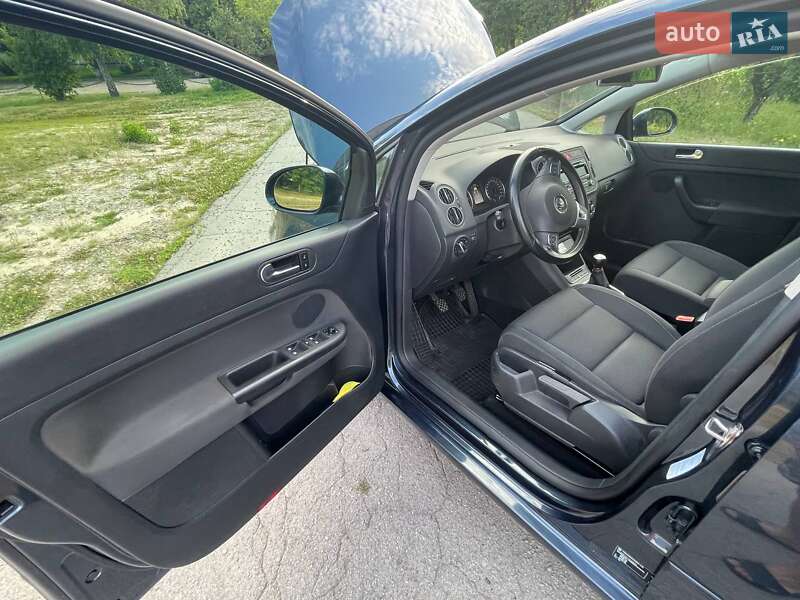 Хетчбек Volkswagen Golf Plus 2010 в Чорнобаї