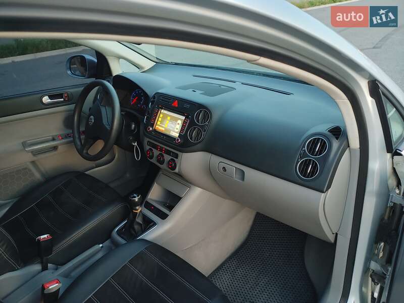 Хетчбек Volkswagen Golf Plus 2005 в Ромнах