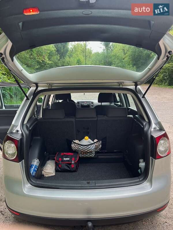 Хетчбек Volkswagen Golf Plus 2005 в Краснограді