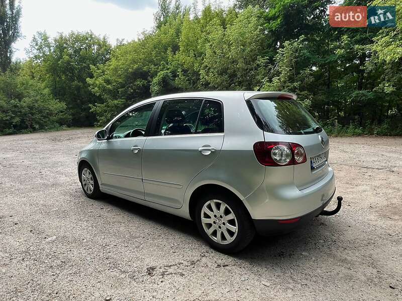 Хетчбек Volkswagen Golf Plus 2005 в Краснограді