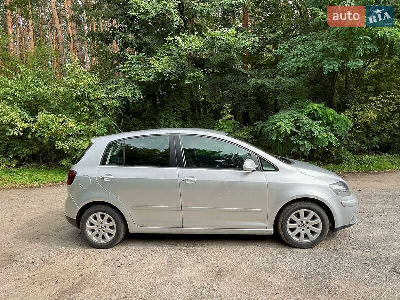 Хетчбек Volkswagen Golf Plus 2005 в Краснограді