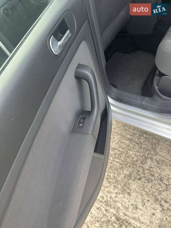 Хетчбек Volkswagen Golf Plus 2007 в Сарнах