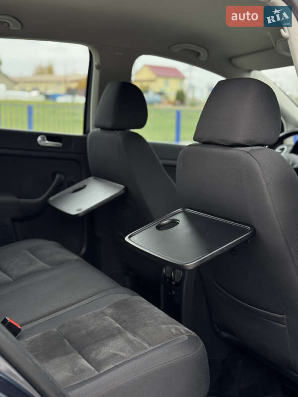 Хэтчбек Volkswagen Golf Plus 2009 в Нововолынске