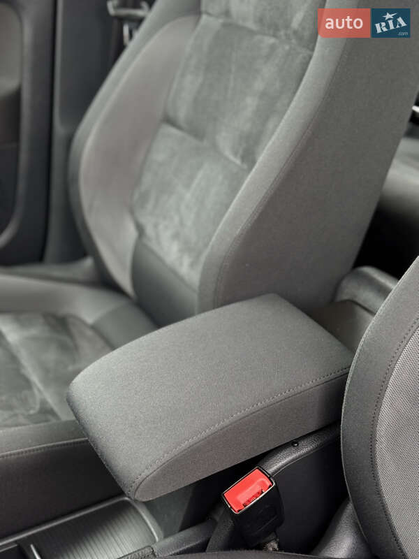 Хэтчбек Volkswagen Golf Plus 2009 в Нововолынске