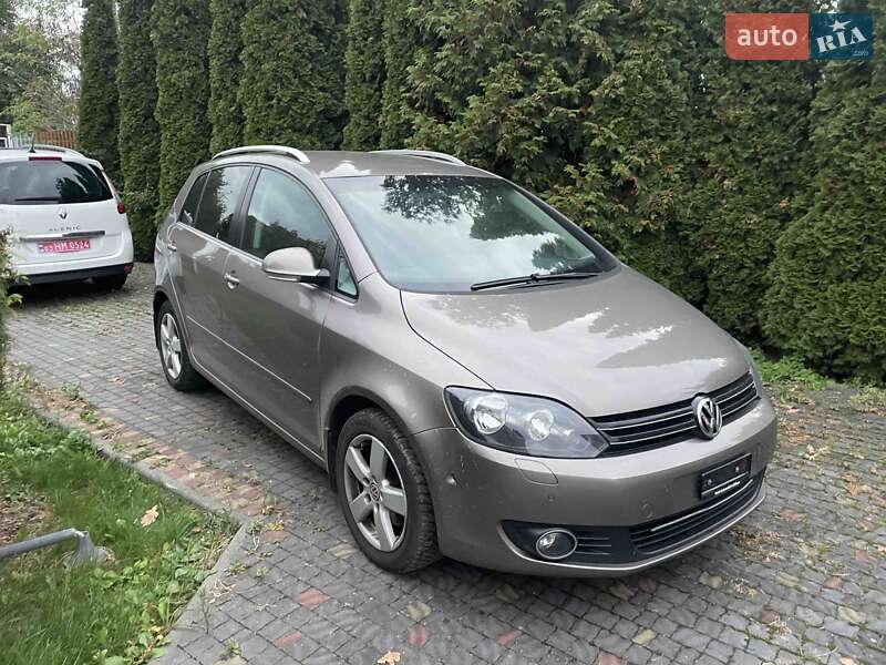 Хэтчбек Volkswagen Golf Plus 2010 в 