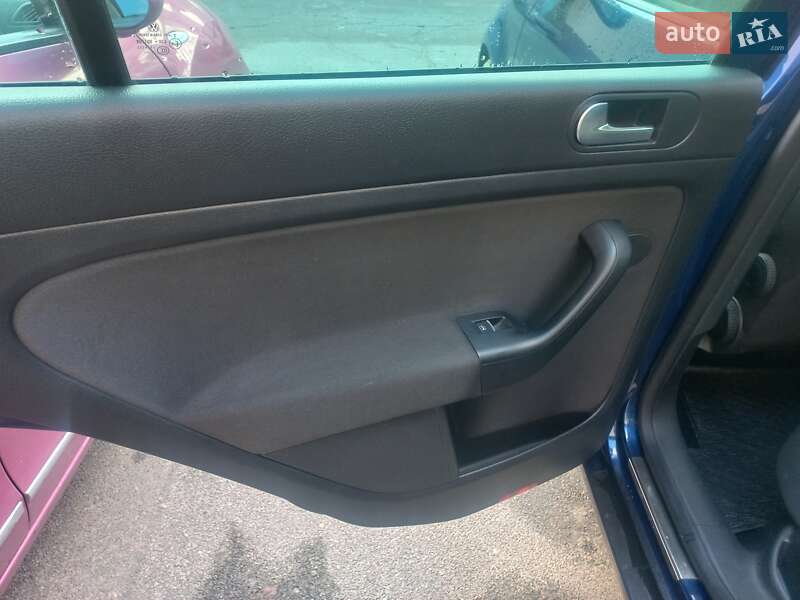 Хэтчбек Volkswagen Golf Plus 2010 в Киеве фото 16 Хэтчбек Volkswagen Golf Plus 2010 в Киеве