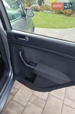 Хэтчбек Volkswagen Golf Plus 2010 в 