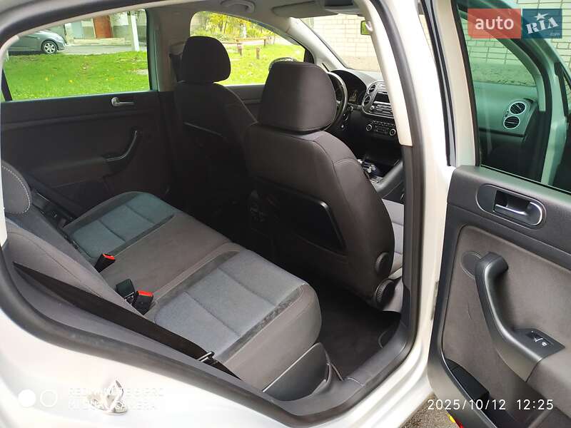 Хэтчбек Volkswagen Golf Plus 2011 в Гайсине