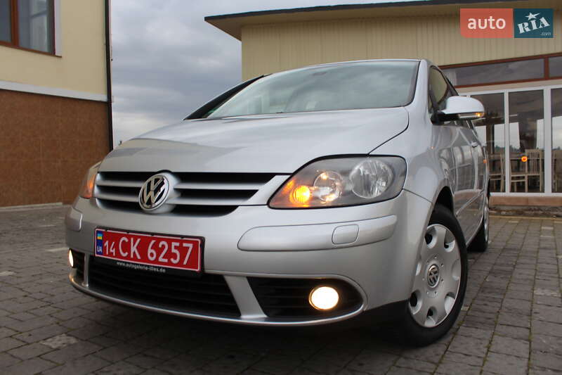 Хетчбек Volkswagen Golf Plus 2008 в  фото Хетчбек Volkswagen Golf Plus 2008 в