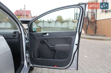 Хетчбек Volkswagen Golf Plus 2008 в  фото 106 Хетчбек Volkswagen Golf Plus 2008 в