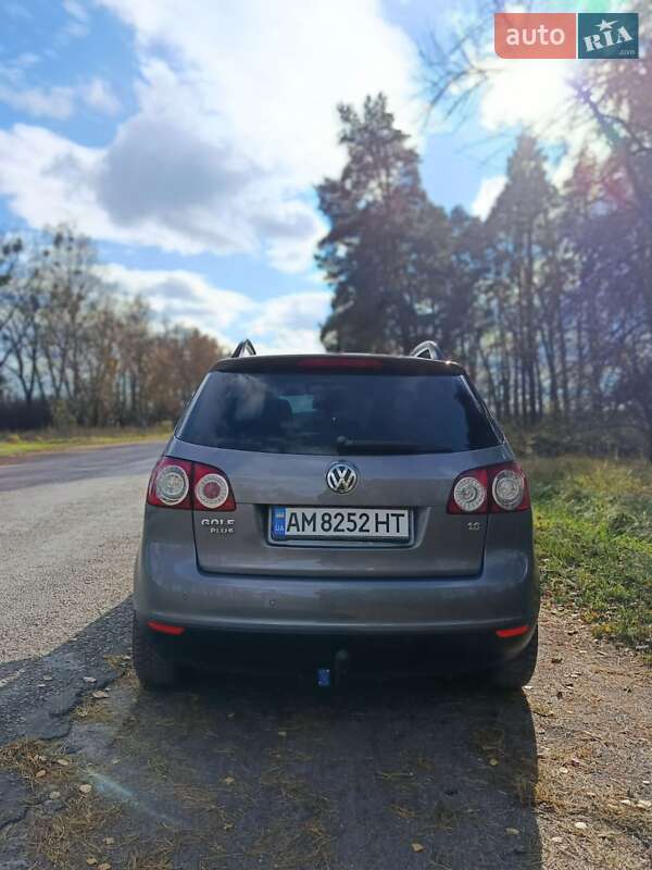 Хэтчбек Volkswagen Golf Plus 2008 в Коростене