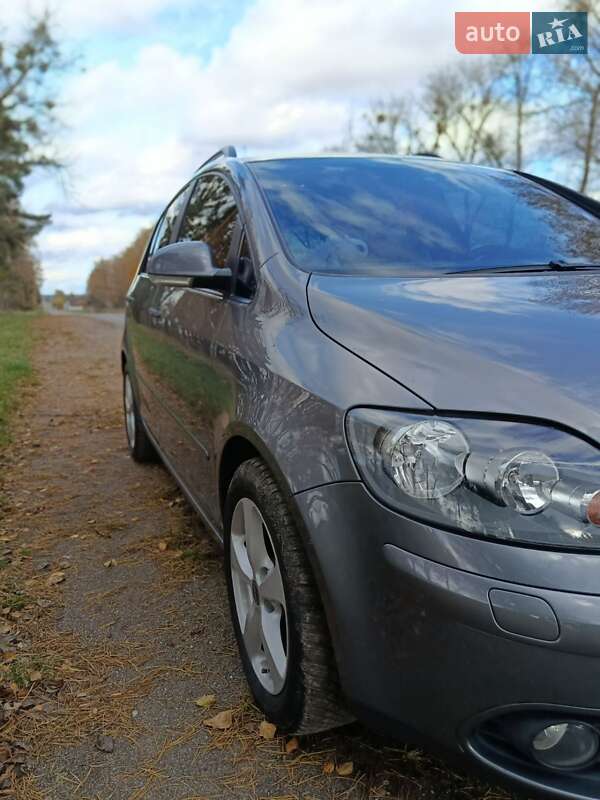 Хэтчбек Volkswagen Golf Plus 2008 в Коростене