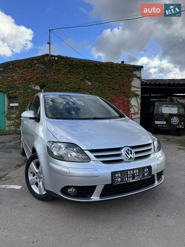 Хэтчбек Volkswagen Golf Plus 2008 в Нововолынске