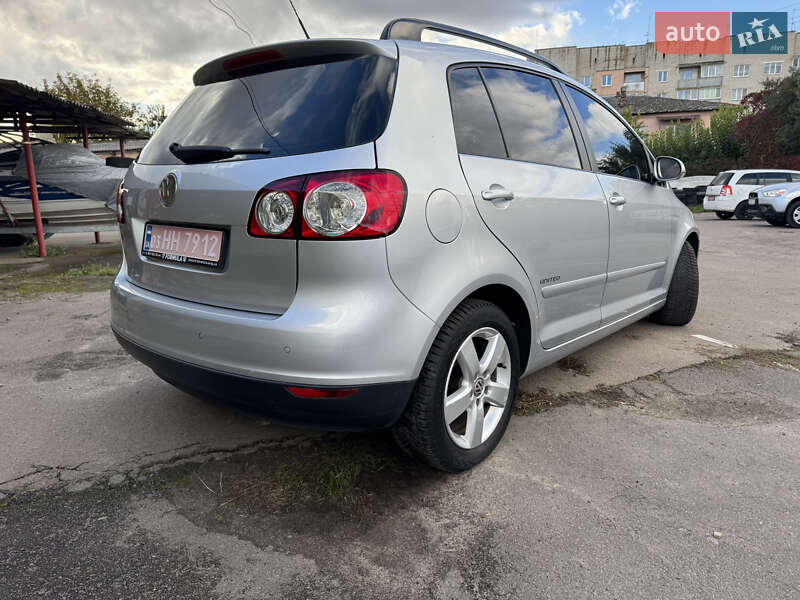 Хэтчбек Volkswagen Golf Plus 2008 в Нововолынске