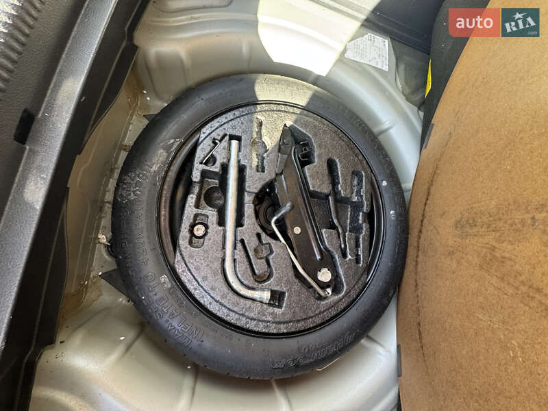 Хэтчбек Volkswagen Golf Plus 2008 в Нововолынске