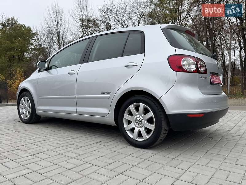 Хэтчбек Volkswagen Golf Plus 2008 в Смеле