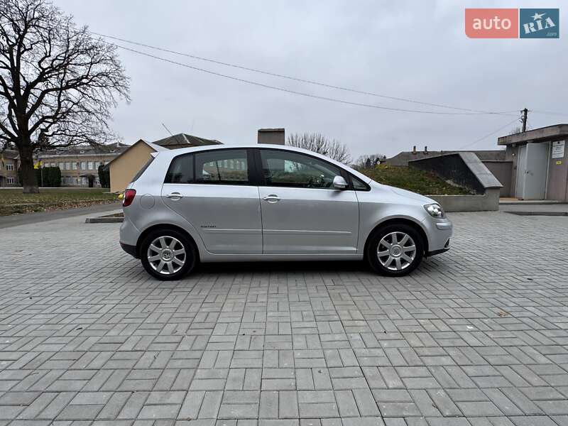 Хэтчбек Volkswagen Golf Plus 2008 в Смеле