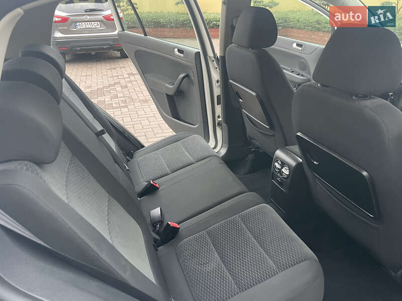 Хэтчбек Volkswagen Golf Plus 2010 в Виноградове