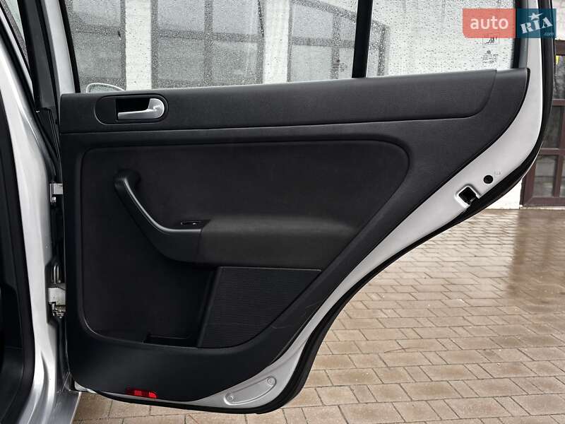 Хэтчбек Volkswagen Golf Plus 2010 в Красилове