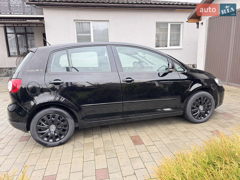 Хэтчбек Volkswagen Golf Plus 2008 в Сваляве