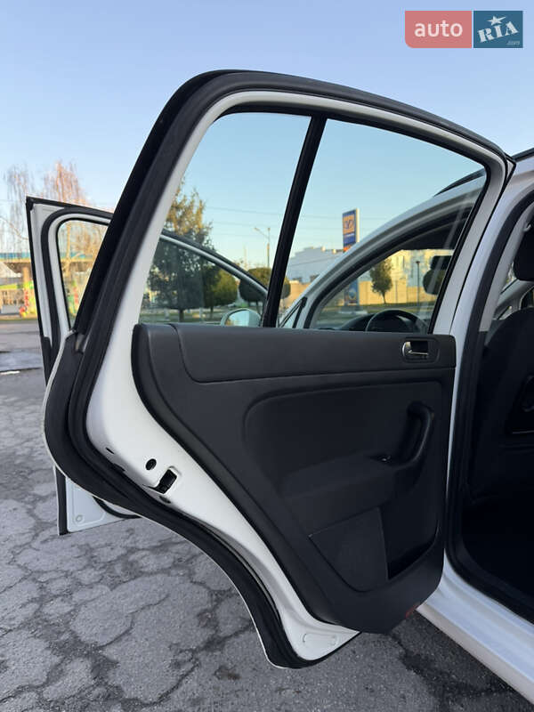 Хэтчбек Volkswagen Golf Plus 2010 в Лубнах