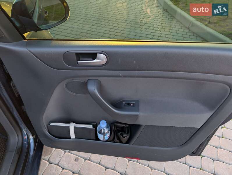 Хетчбек Volkswagen Golf Plus 2006 в Новомосковську