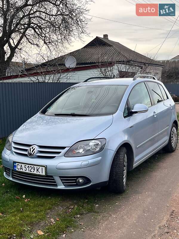 Хэтчбек Volkswagen Golf Plus 2008 в Добровеличковке