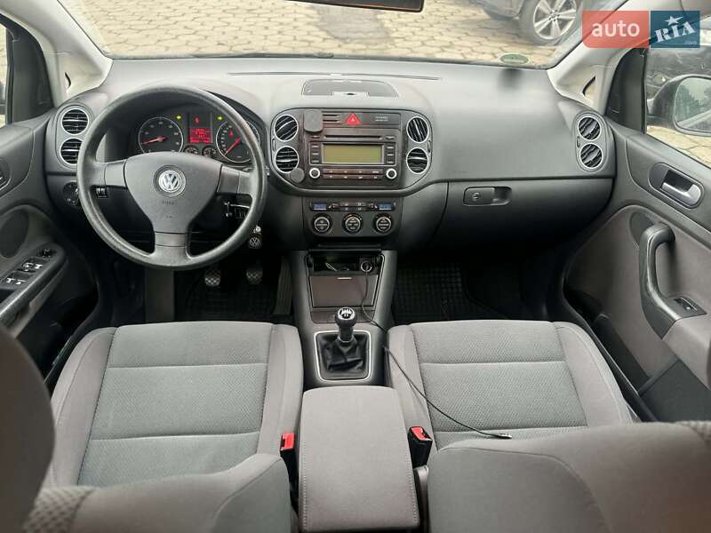 Хэтчбек Volkswagen Golf Plus 2005 в Турке фото 3 Хэтчбек Volkswagen Golf Plus 2005 в Турке