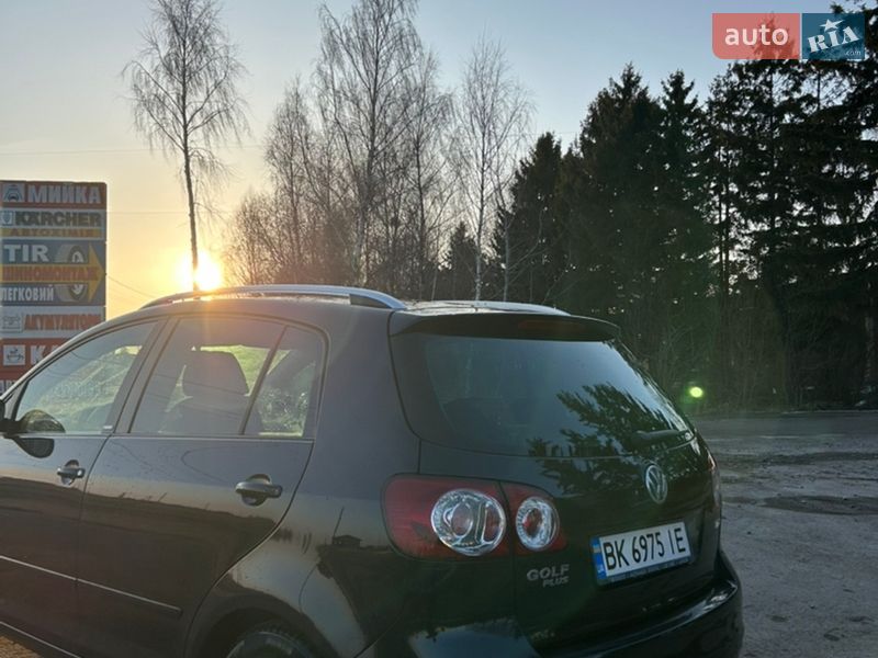 Хетчбек Volkswagen Golf Plus 2012 в Березному