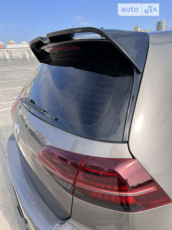 Хетчбек Volkswagen Golf R 2015 в Києві
