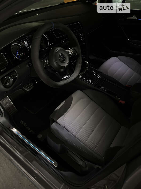 Хетчбек Volkswagen Golf R 2015 в Києві