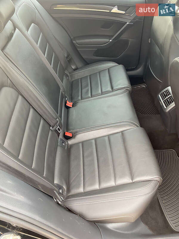 Хетчбек Volkswagen Golf R 2015 в Хорошеві