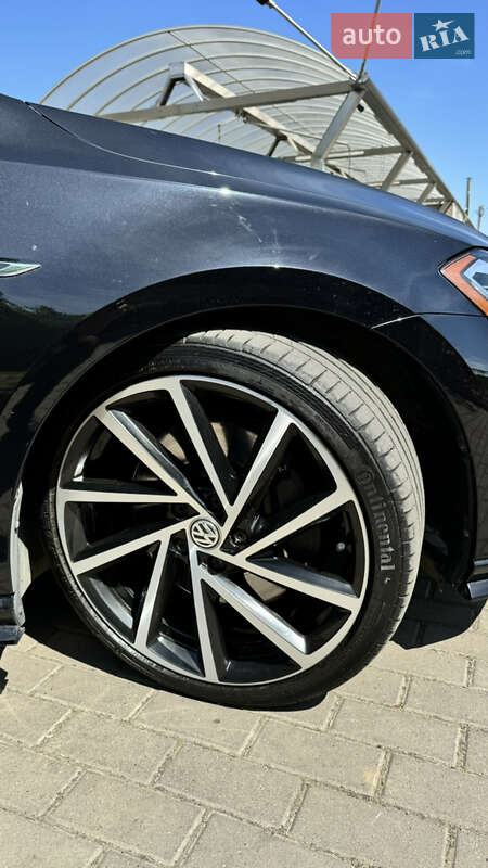 Хетчбек Volkswagen Golf R 2017 в Івано-Франківську