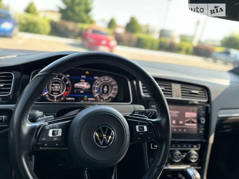 Хэтчбек Volkswagen Golf R 2019 в Пирятине