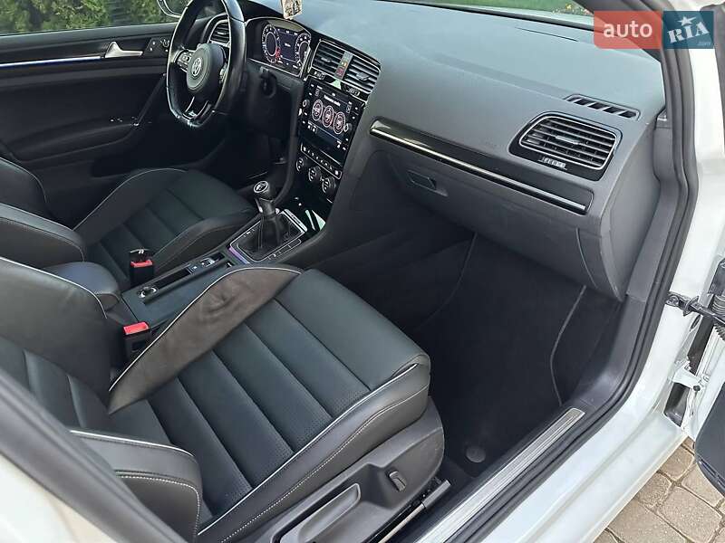 Хэтчбек Volkswagen Golf R 2018 в Ивано-Франковске