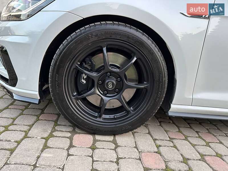 Хэтчбек Volkswagen Golf R 2018 в Ивано-Франковске