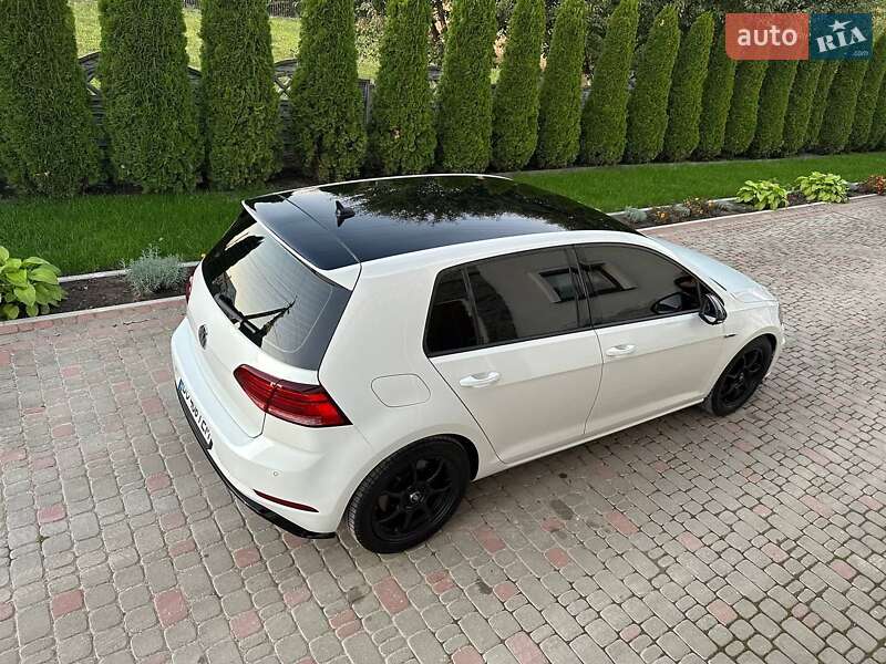Хэтчбек Volkswagen Golf R 2018 в Ивано-Франковске