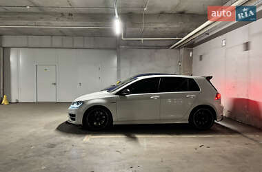 Хэтчбек Volkswagen Golf R 2017 в 