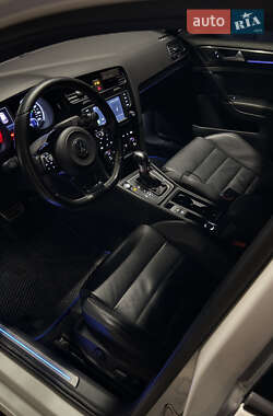 Хэтчбек Volkswagen Golf R 2017 в 