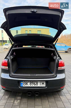 Хетчбек Volkswagen Golf R 2012 в 
