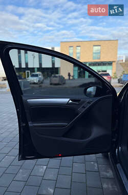 Хетчбек Volkswagen Golf R 2012 в 