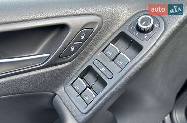 Хетчбек Volkswagen Golf R 2012 в 