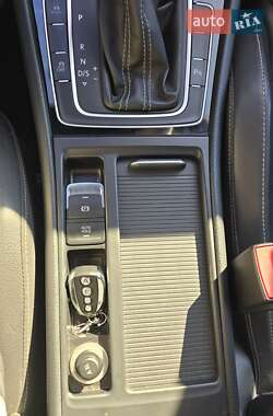 Хэтчбек Volkswagen Golf R 2016 в 