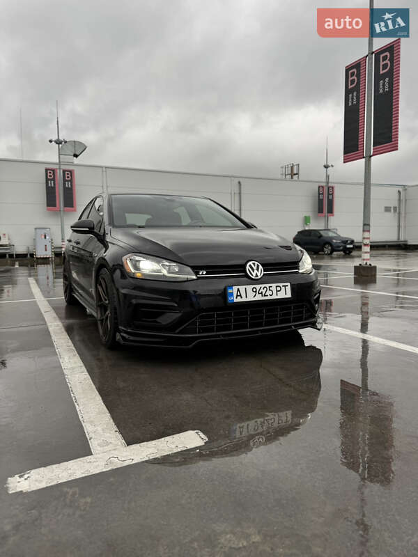 Хэтчбек Volkswagen Golf R 2018 в Киеве